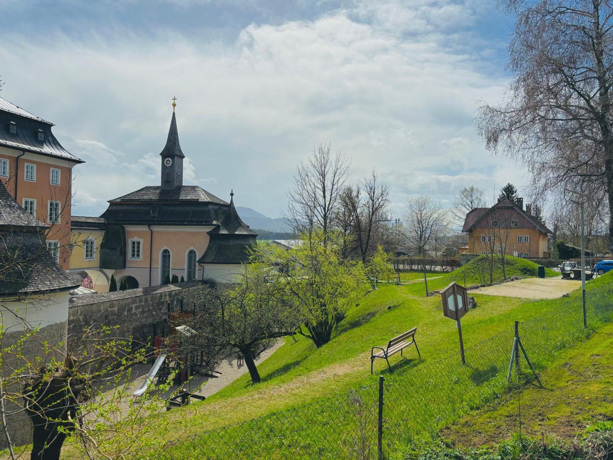 Gaesthaus "Seeblick" Seekirchen am Wallersee Exterior photo