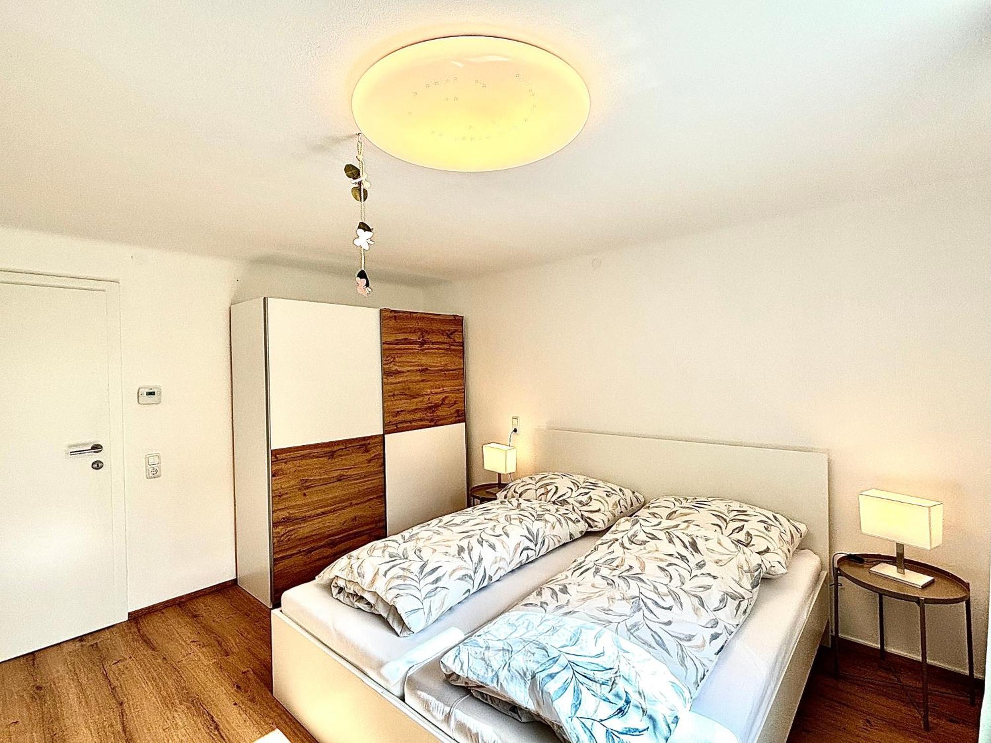 Gaesthaus "Seeblick" Seekirchen am Wallersee Room photo