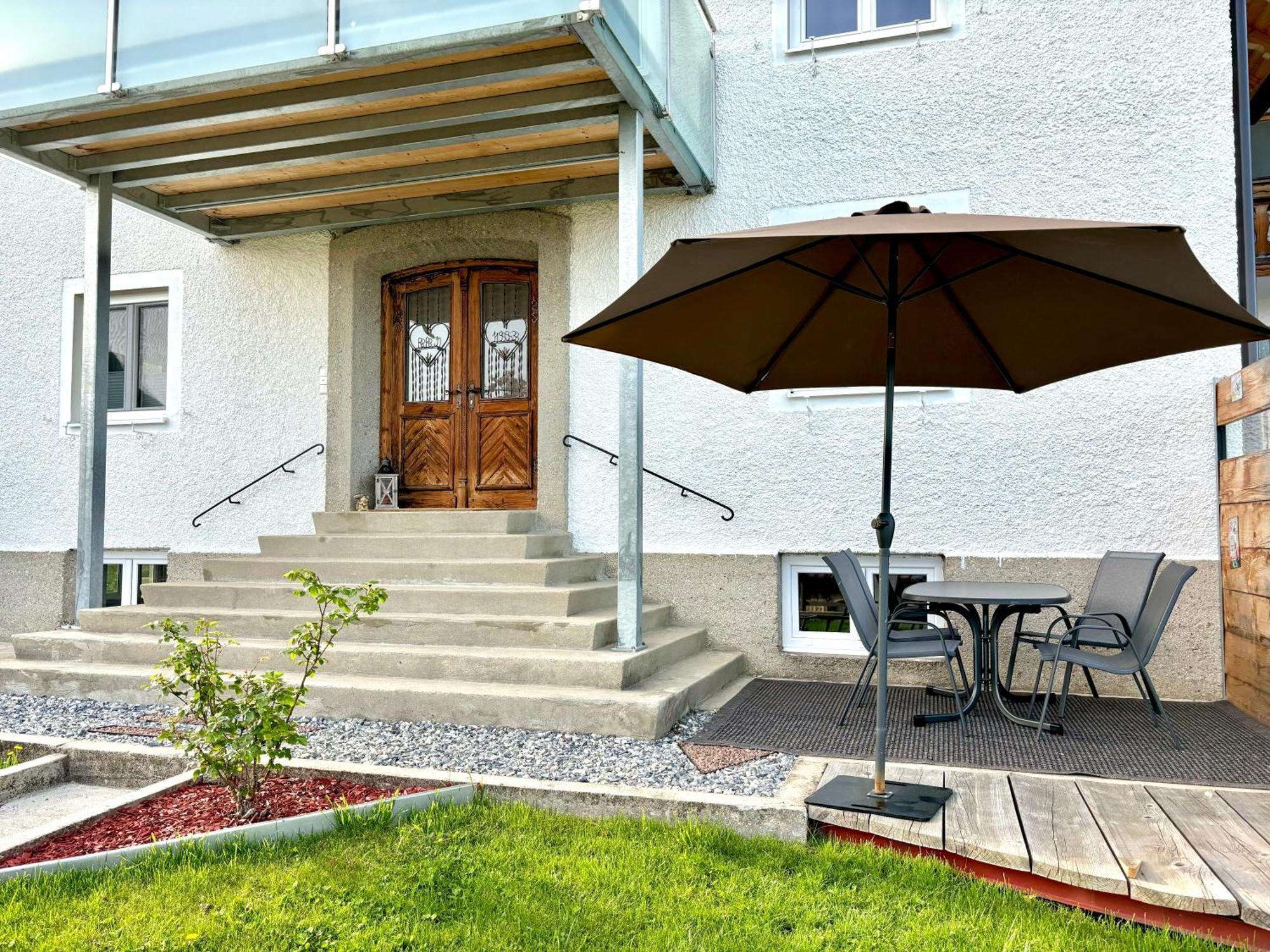 Gaesthaus "Seeblick" Seekirchen am Wallersee Room photo