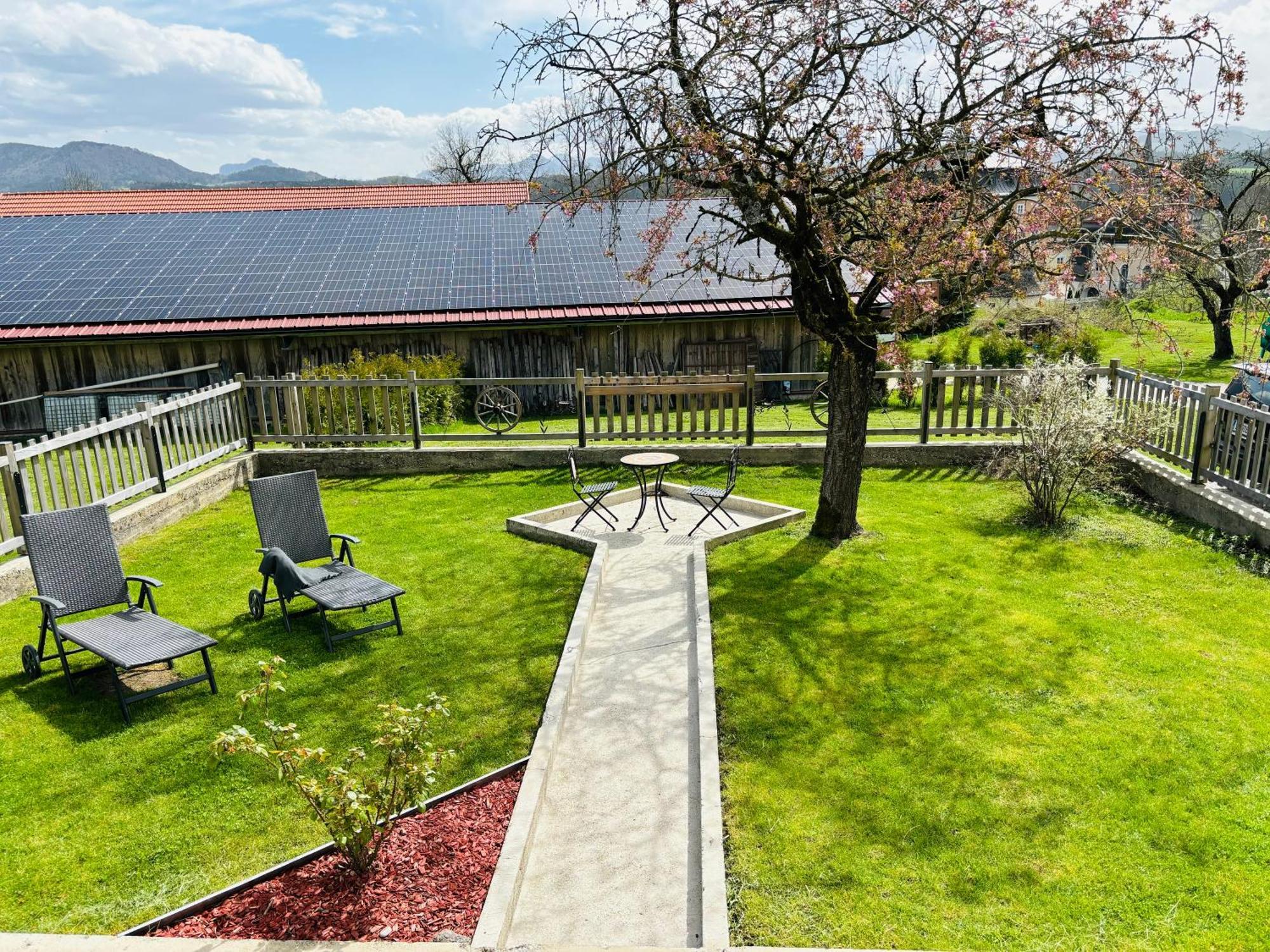 Gaesthaus "Seeblick" Seekirchen am Wallersee Room photo