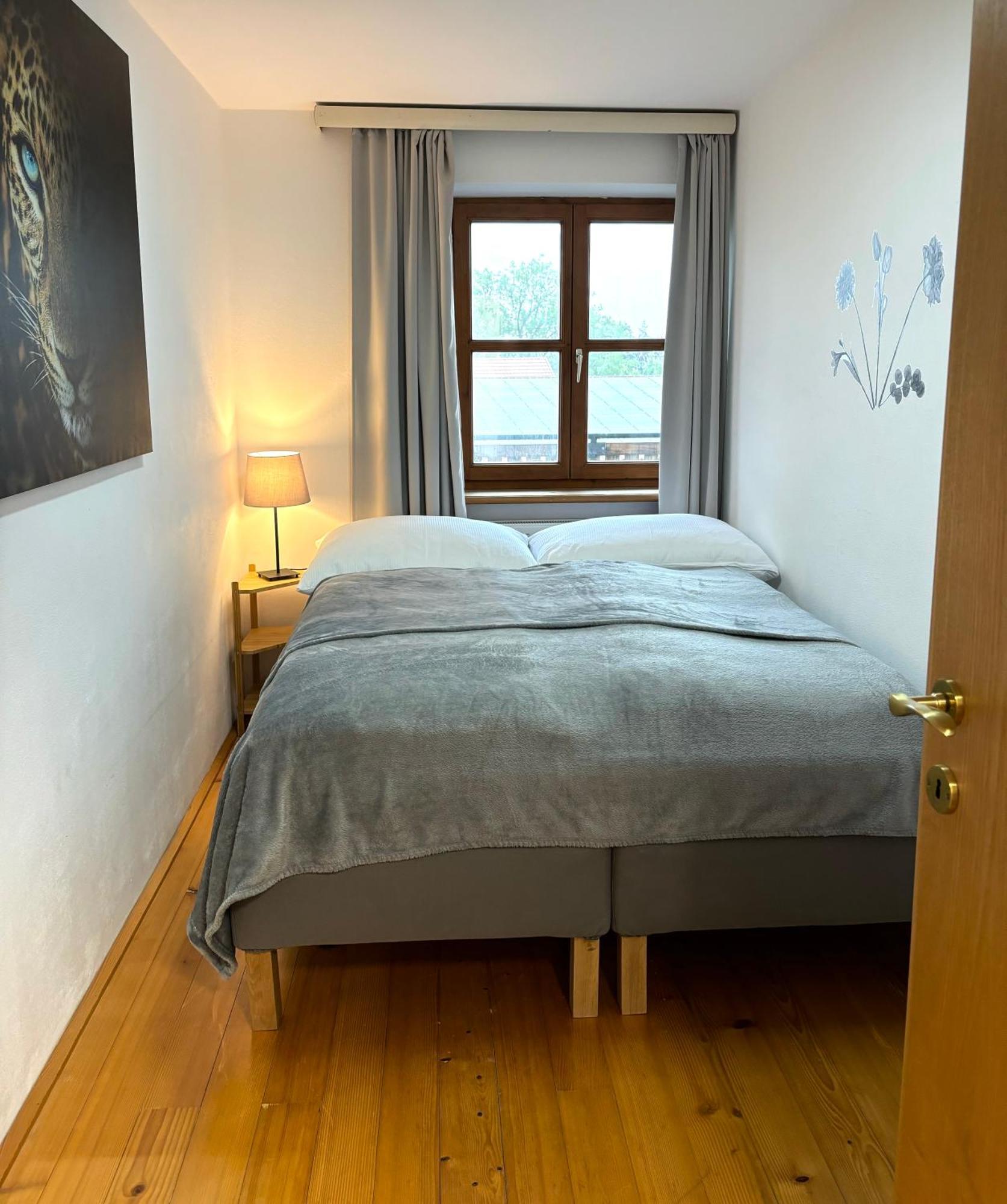 Gaesthaus "Seeblick" Seekirchen am Wallersee Room photo